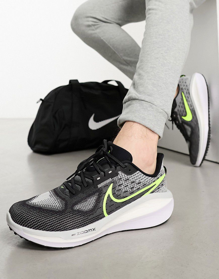 Vomero 17 - Sneakers nere e grigie - Nike Running - Modalova