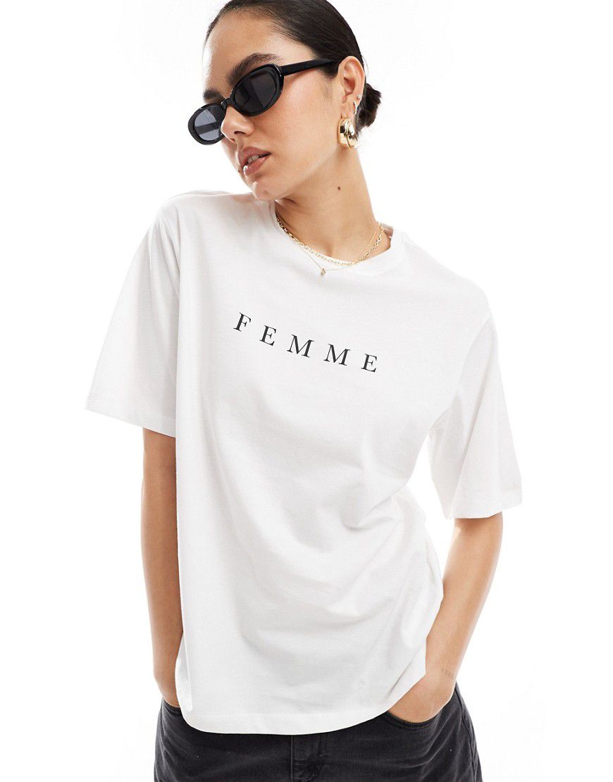 Femme - T-Shirt oversize bianca con stampa sul petto con scritta "Femme" - Selected - Modalova