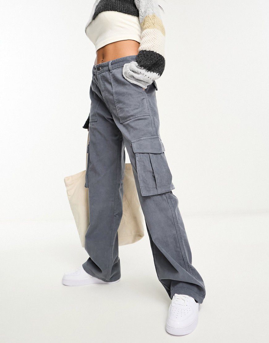 Pantaloni cargo con fondo ampio a coste grigi - Pull & Bear - Modalova