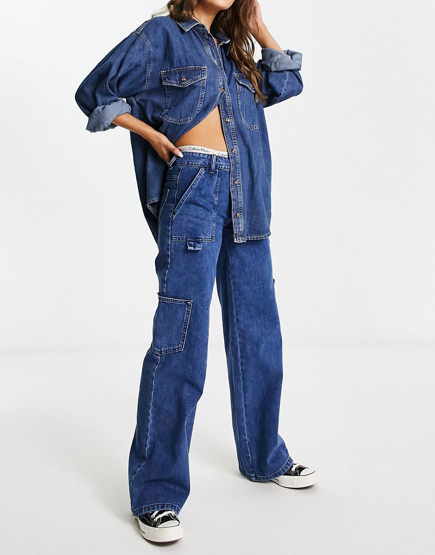 Jeans cargo a fondo ampio indaco slavato con tasche - Waven - Modalova