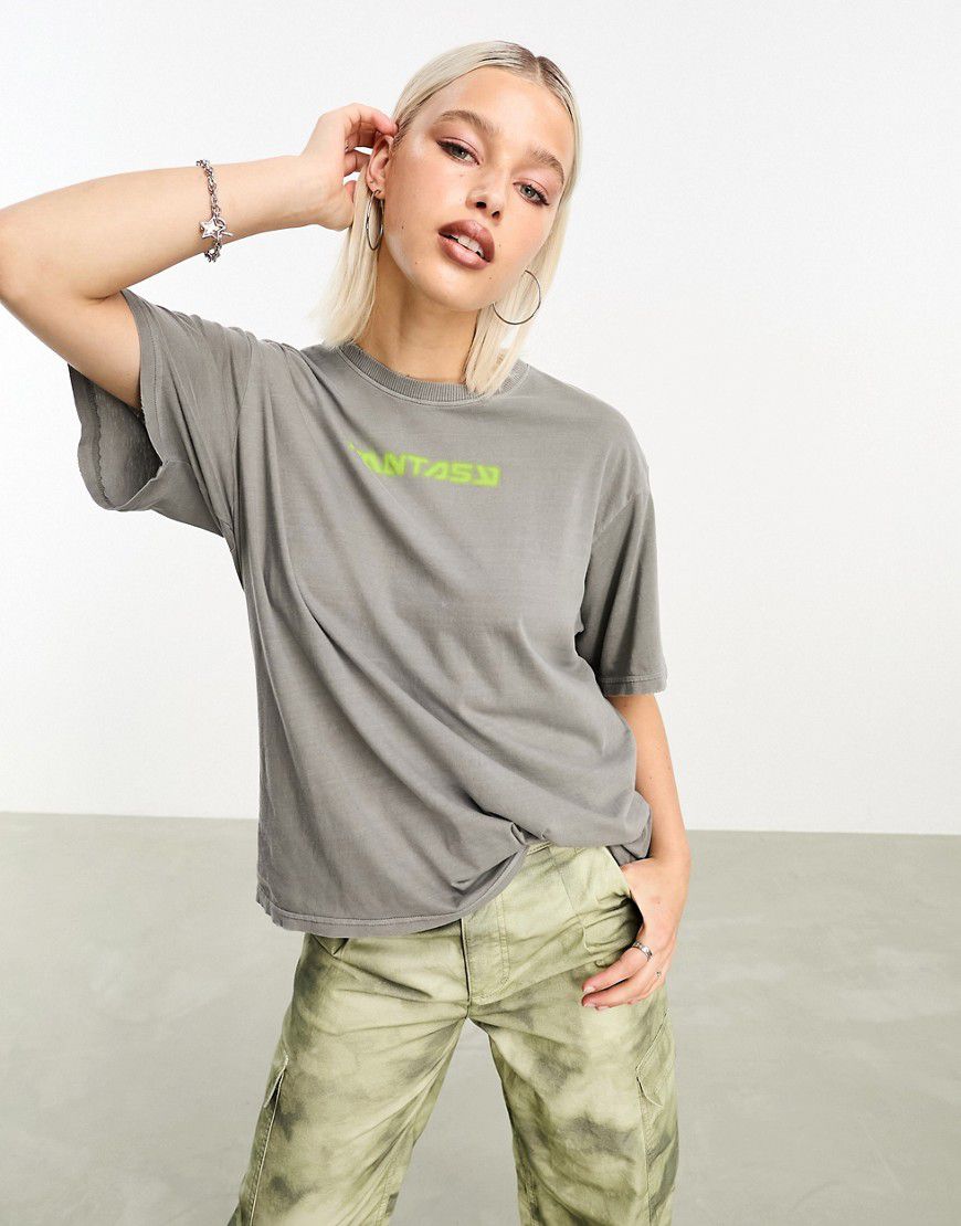 Gen - T-shirt oversize grigia con scritta Fantasy e dettaglio invecchiato - Weekday - Modalova