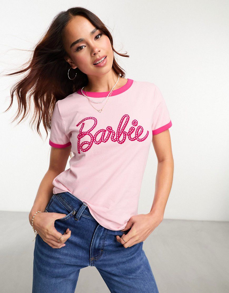 T-shirt con scritta "Barbie" e stampa sul retro - Wrangler - Modalova