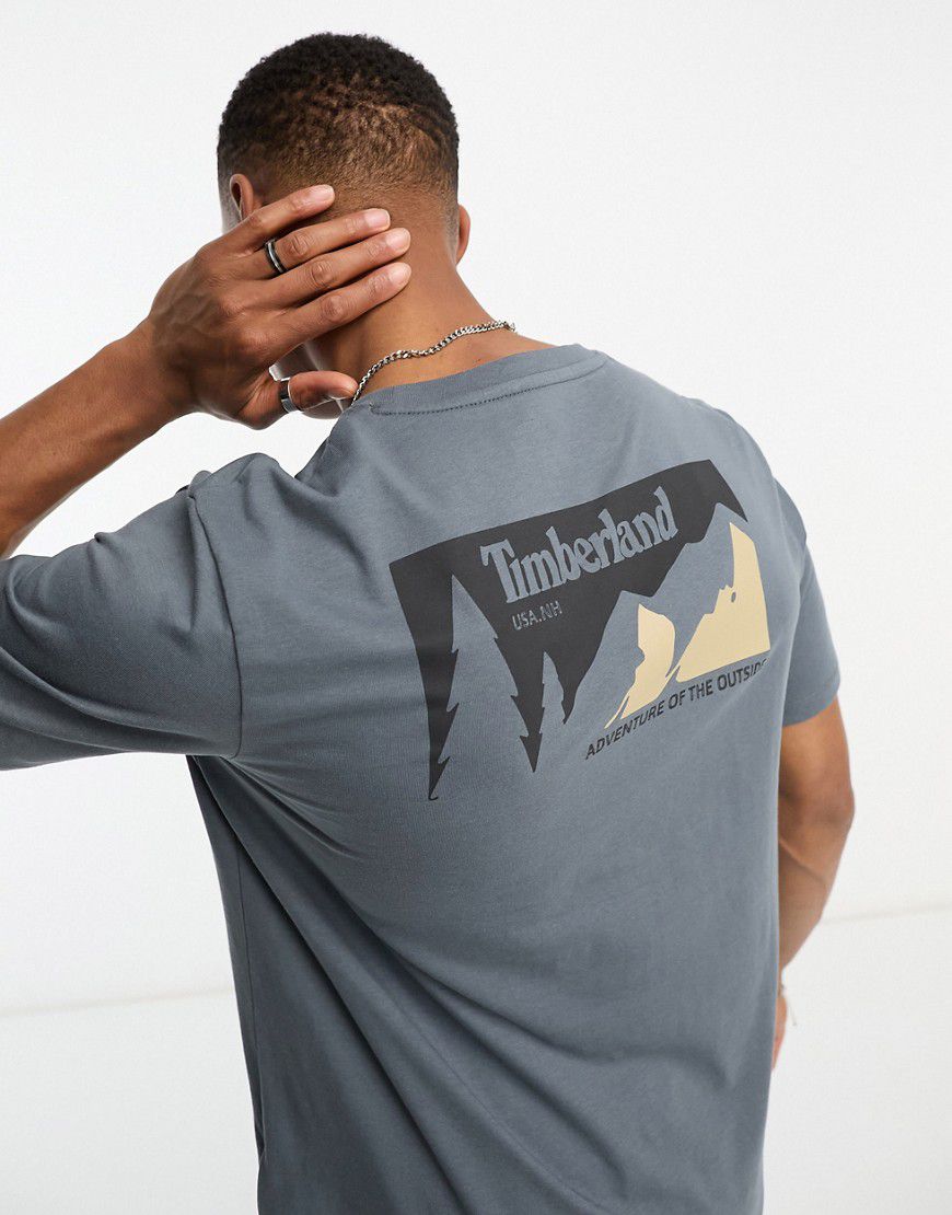 T-shirt grigia con stampa di montagne sul retro - Timberland - Modalova