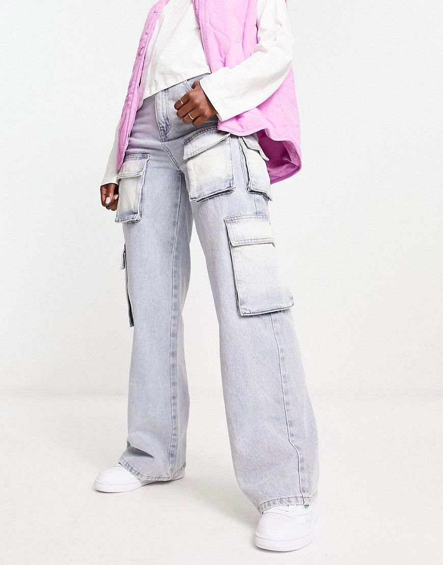 Jeans cargo azzurri dritti con dettaglio tasca - Urban Revivo - Modalova