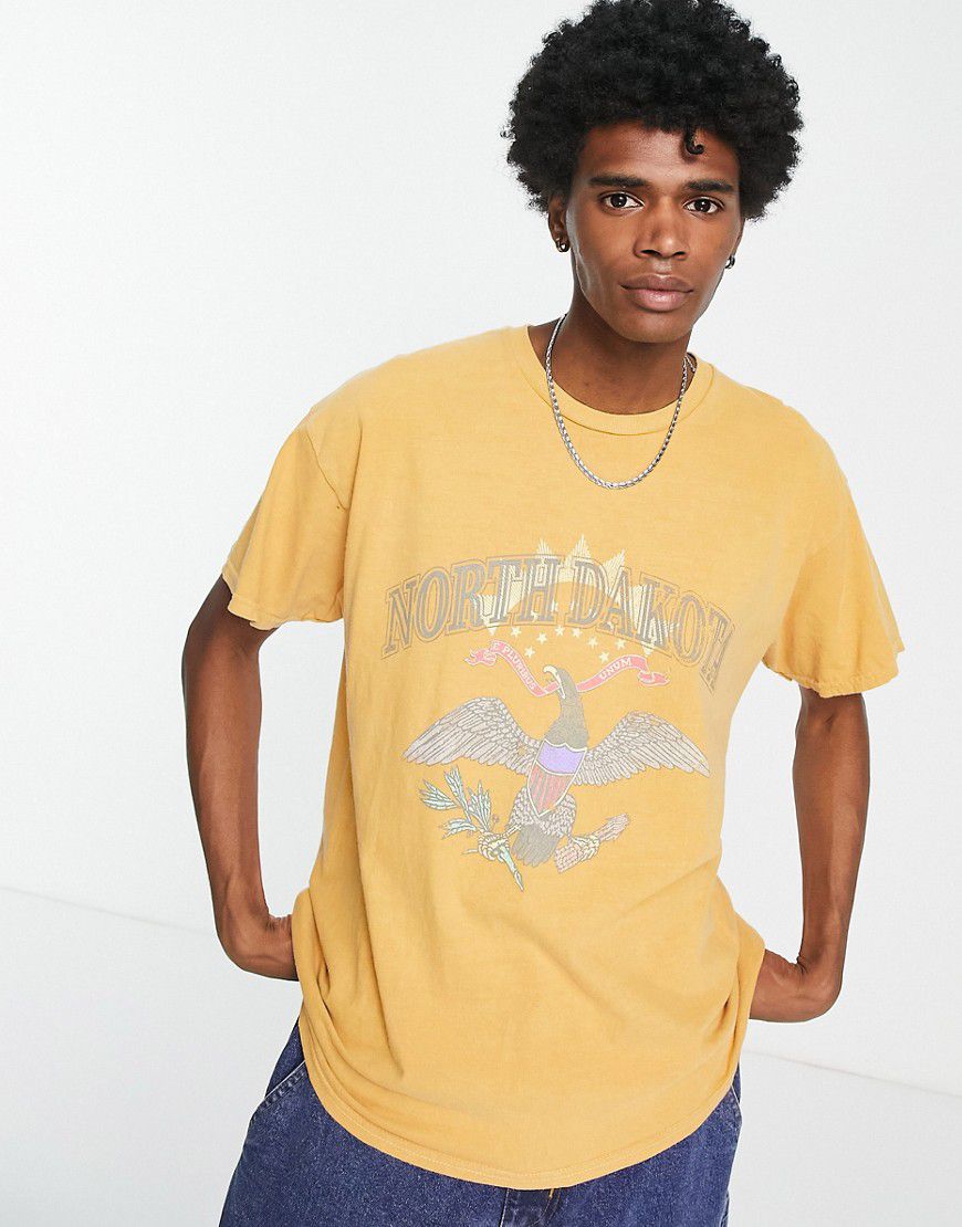 North Dakota - T-shirt color senape con stampa stile college - Vintage Supply - Modalova