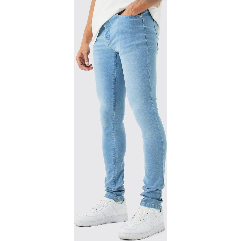 Jeans Skinny Fit Stretch azzurri con pieghe sul fondo - boohoo - Modalova