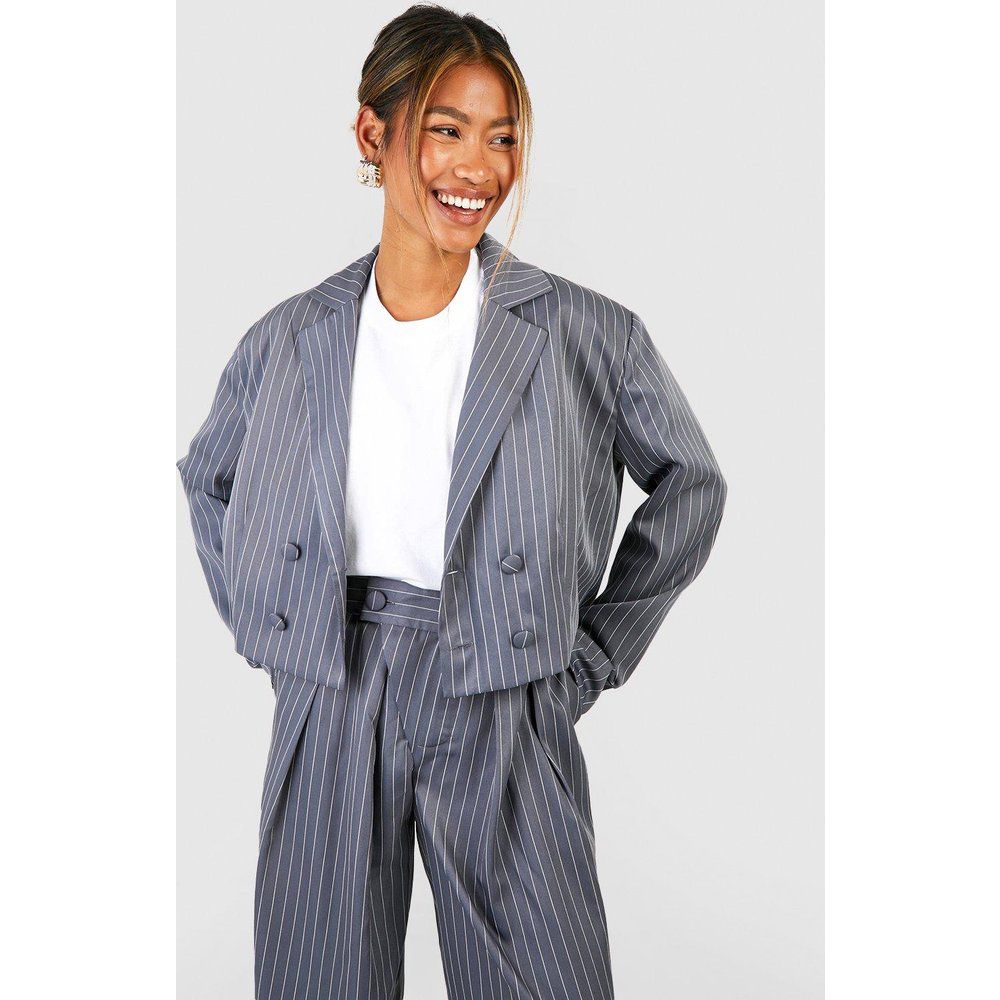 Blazer sartoriale corto oversize a righe verticali - boohoo - Modalova