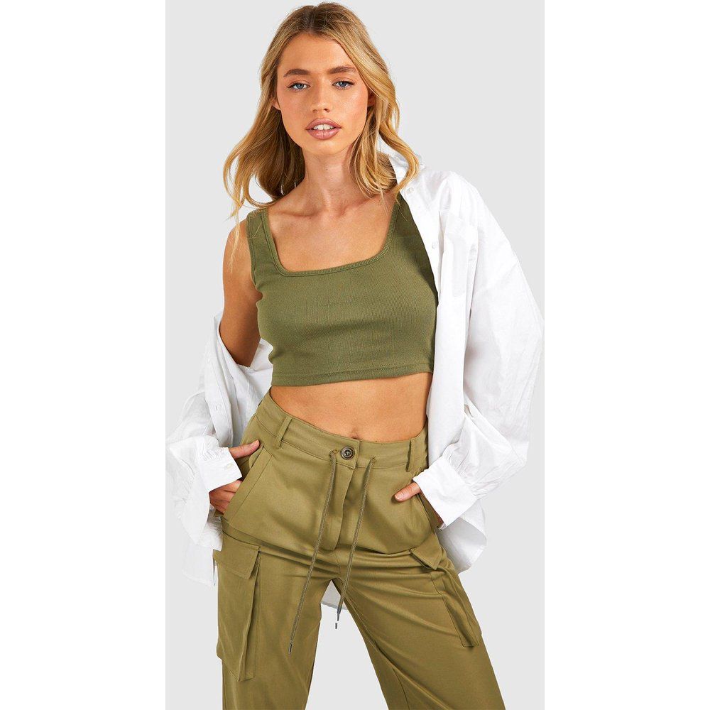 Top smanicato Basic a coste con spalline ampie - boohoo - Modalova