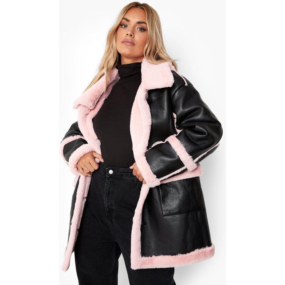 Giacca lunga stile aviatore Plus Size rosa rifinito in pelliccia sintetica - boohoo - Modalova