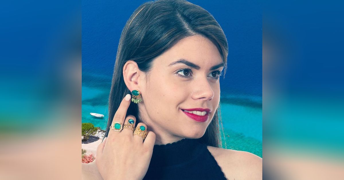 Gold makri outlet earrings