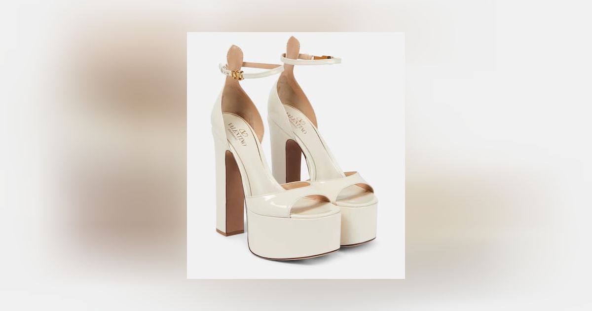 サンダル・ミュール VALENTINO IVORY LEATHER FOLIEFOLIAGE SANDALS Foliefoliage metallic leather mules in white - Valentino